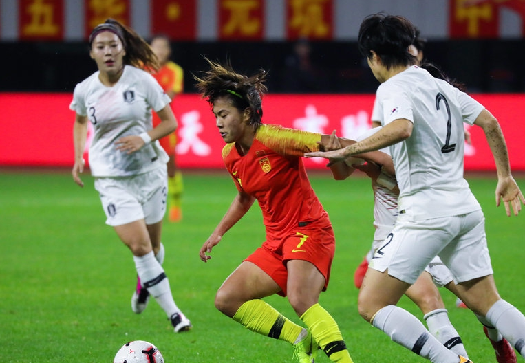 泰国女足球员助攻破门晋级半决 泰国女足球员助攻破门晋级半决