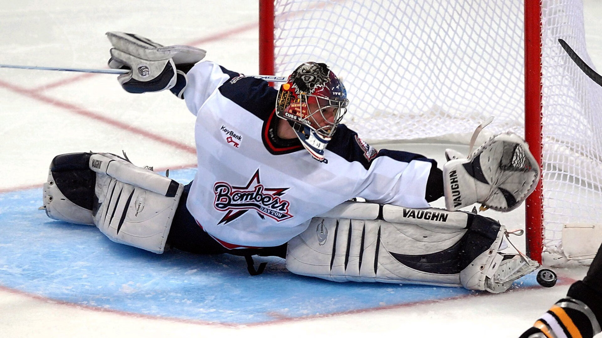 开云体育登录-双线战神，伦纳德奥运前哨战接管关键局，骑士稳守主场力克北京队