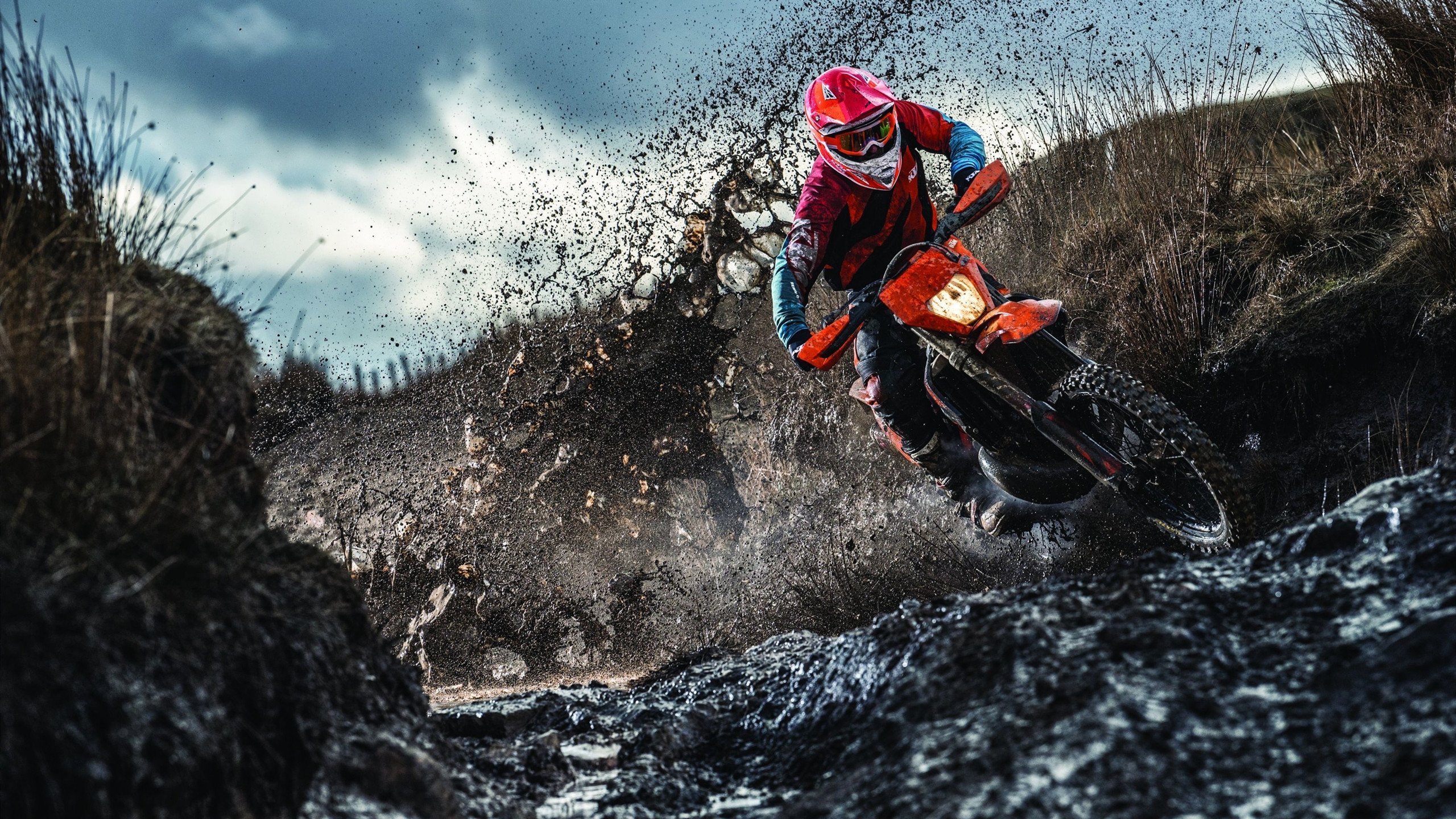 赛道上的孤勇者,伊萨克在F1年度争冠之夜的封神时刻